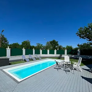https://apt-atemberaubendes-pool.vienna-besthotels.com